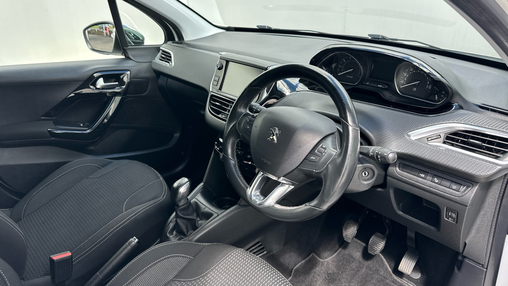 Peugeot 208 1.2 Puretech Tech Edition Hatchback Man GJ68RVA White #2