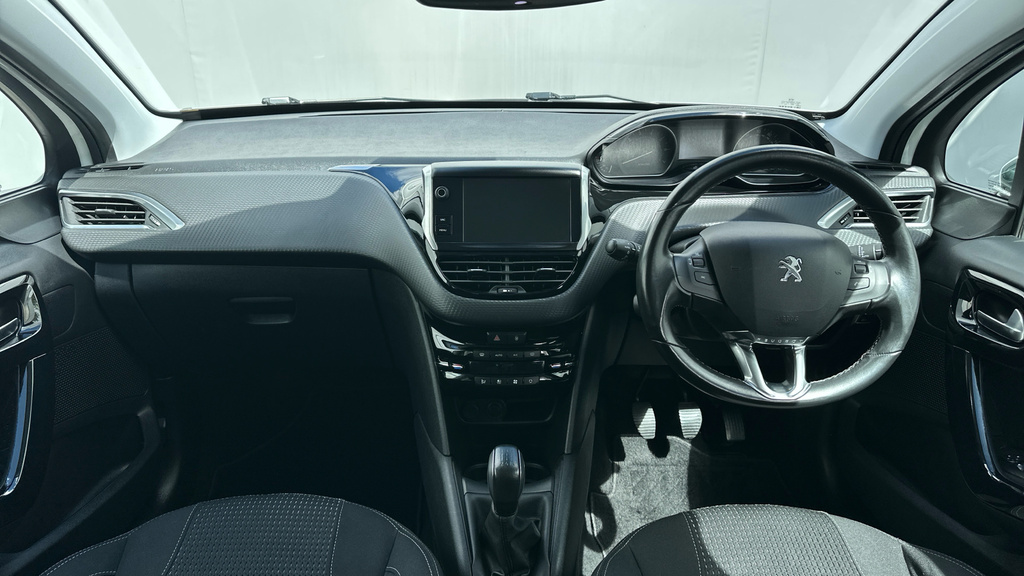 Peugeot 208 1.2 Puretech Tech Edition Hatchback Man GJ68RVA White #4