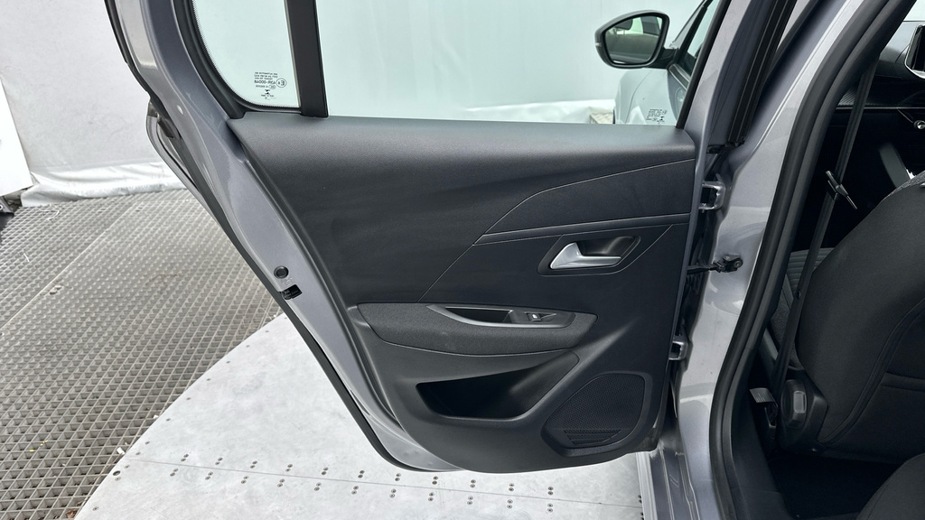 Peugeot 208 1.2 Puretech Active Grey #37