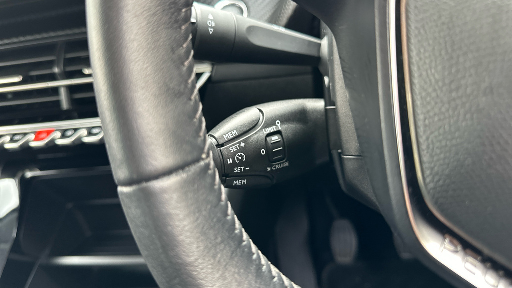 Peugeot 208 1.2 Puretech Active Grey #82