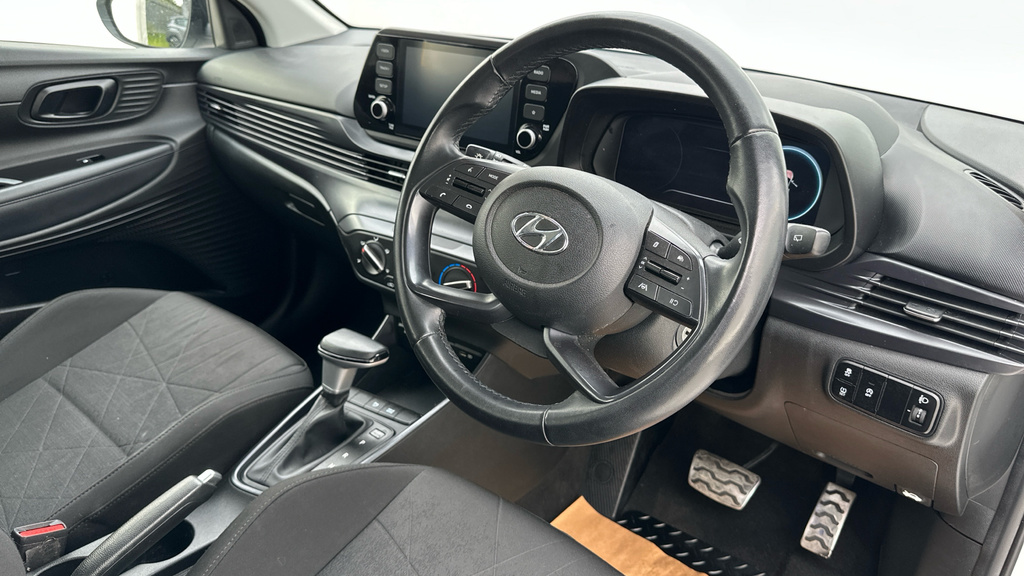 Hyundai Bayon 1.0 T-gdi Mhev Se Connect Suv Hybrid Dc ST72VPE White #2