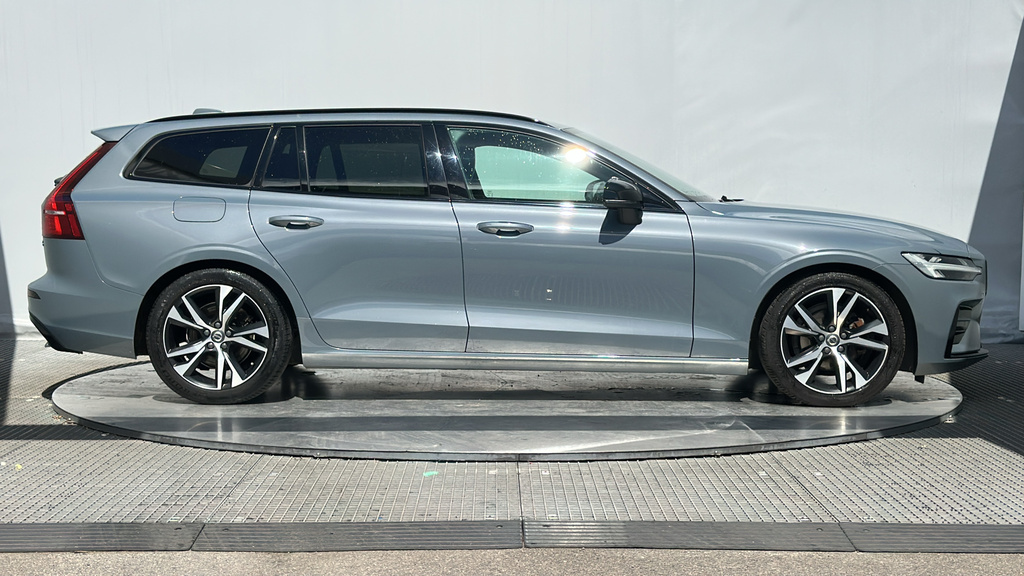 Volvo V60 Estate Black #10