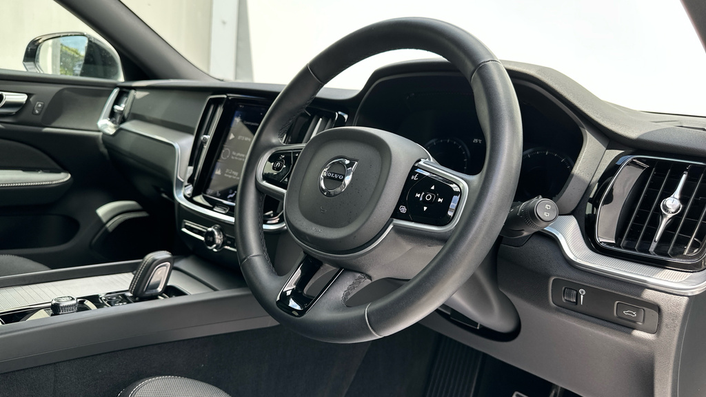 Volvo V60 2.0 B3 Mhev Plus Estate Hybrid Dct Grey #2