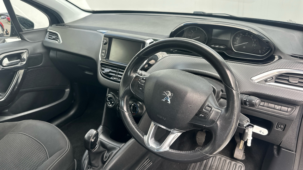 Peugeot 208 1.2 Puretech Active Hatchback Eu Black #2