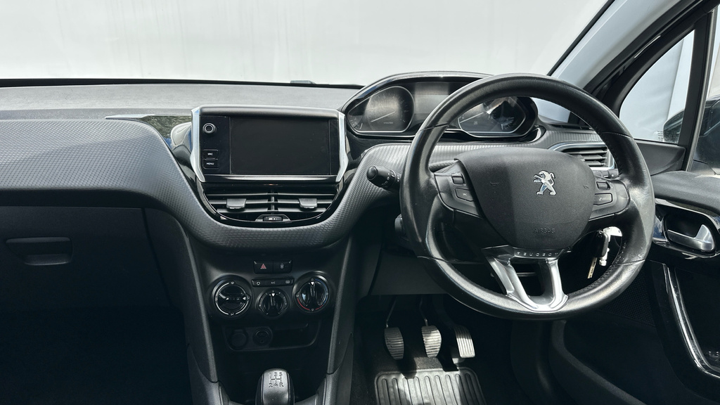 Peugeot 208 1.2 Puretech Active Hatchback Eu Black #4