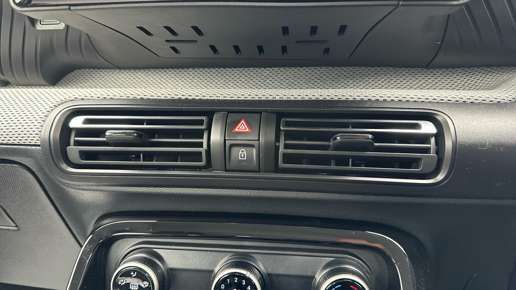 Citroen C3 83Kw Plus 44Kwh White #100