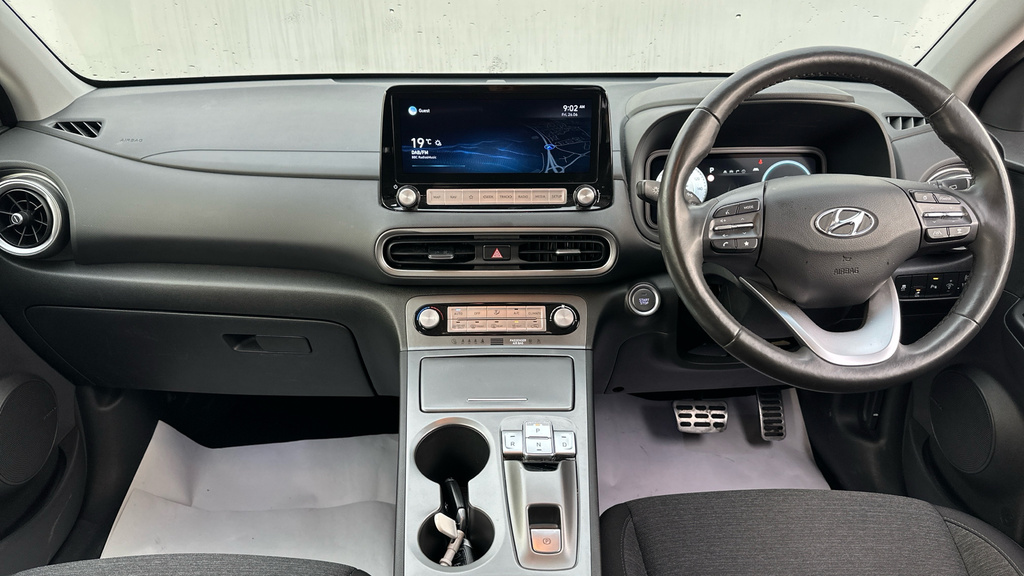 Hyundai Kona 64Kwh Premium Suv 10.5Kw Charge White #4