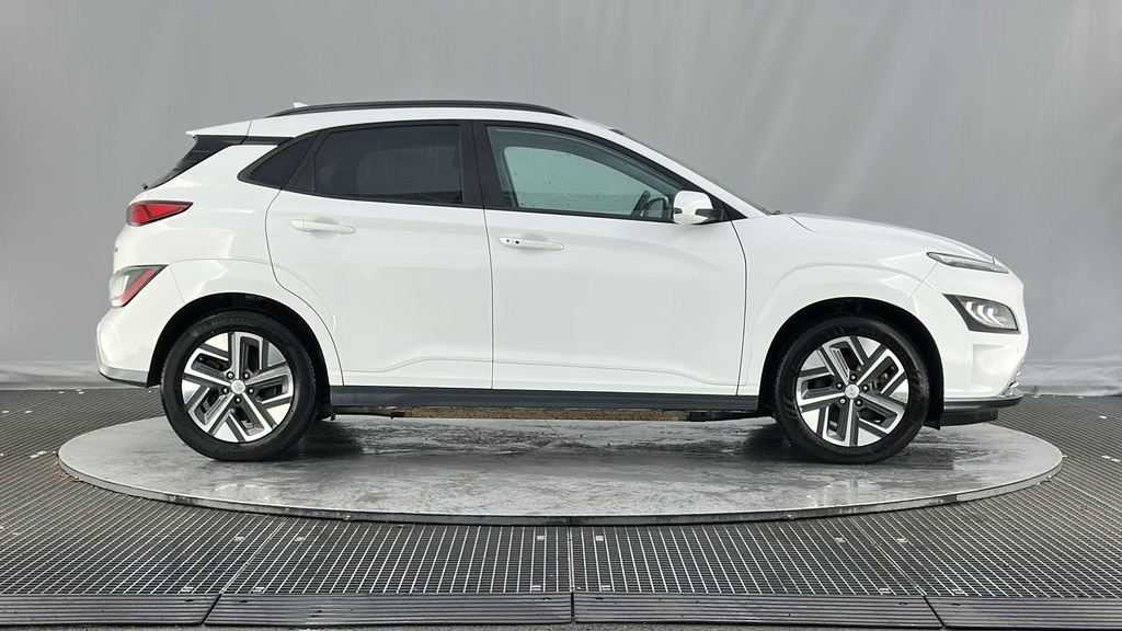 Hyundai Kona 64Kwh Premium Suv 10.5Kw Charge White #5