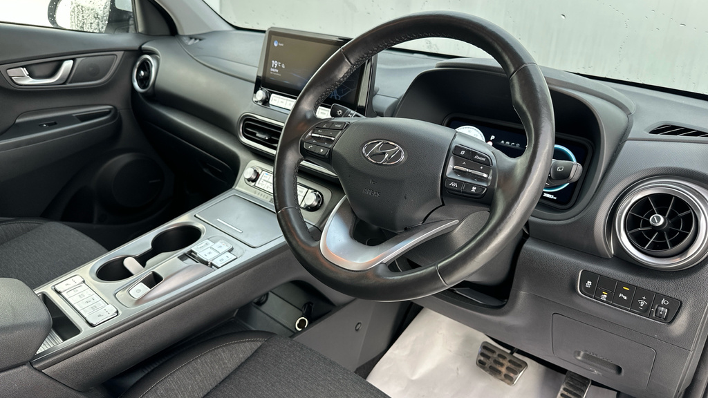 Hyundai Kona 64Kwh Premium Suv 10.5Kw Charge White #2