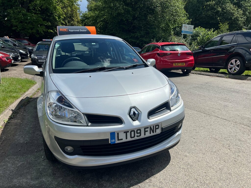 Renault Clio 1.2 16V Dynamique Hatchback 139 LT09FNP Silver