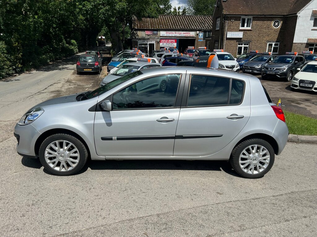 Renault Clio 1.2 16V Dynamique Hatchback 139 LT09FNP Silver #3