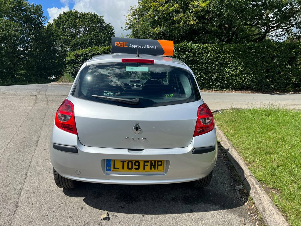 Renault Clio 1.2 16V Dynamique Hatchback 139 LT09FNP Silver #6