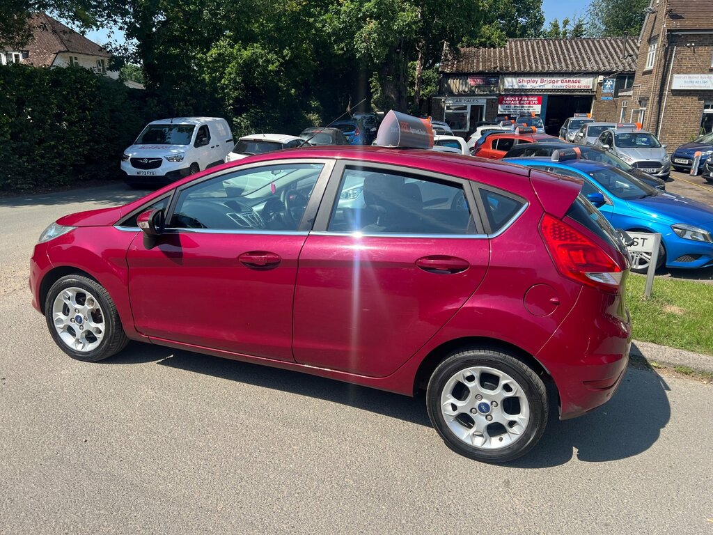 Ford Fiesta 1.4 Zetec Hatchback 130 Gkm, 9 Red #4