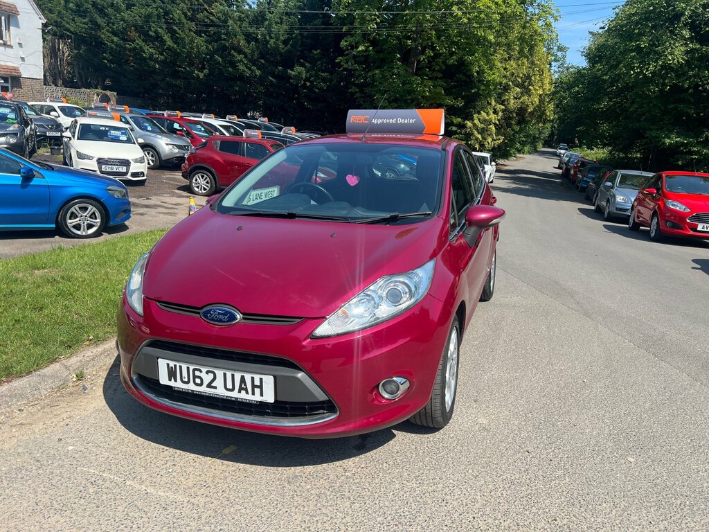 Ford Fiesta 1.4 Zetec Hatchback 130 Gkm, 9 Red