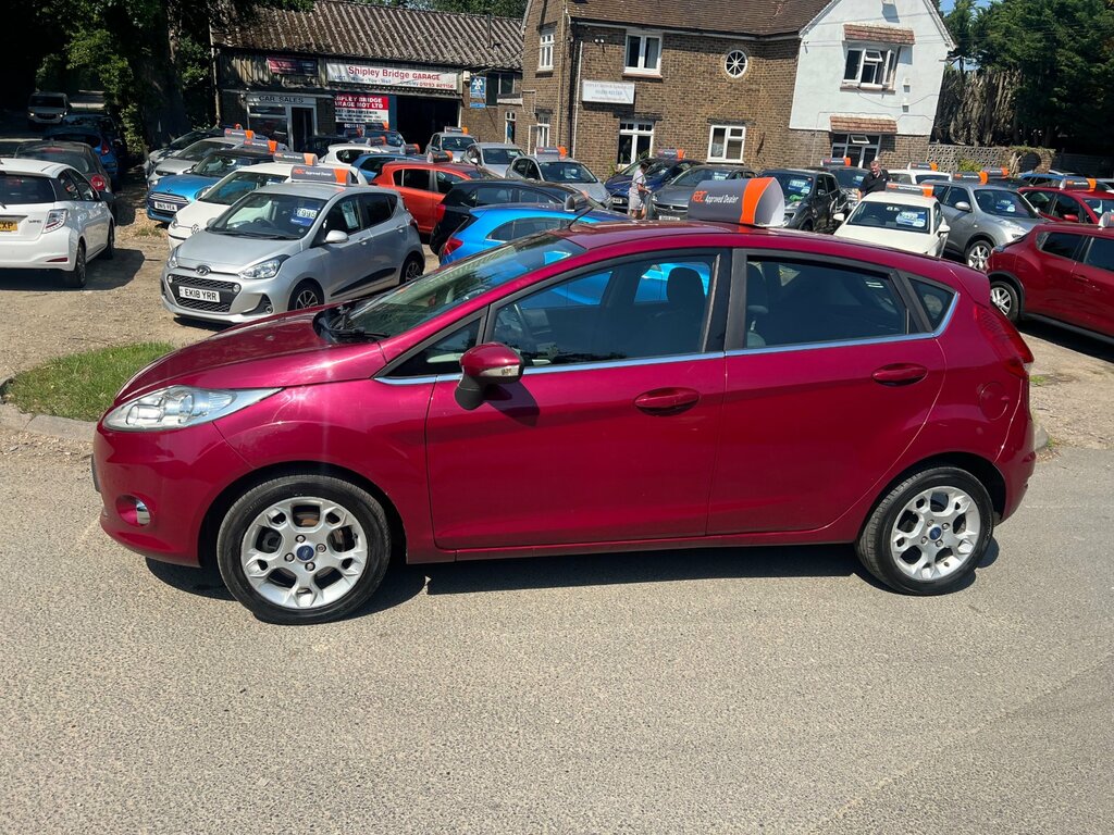 Ford Fiesta 1.4 Zetec Hatchback 130 Gkm, 9 Red #3