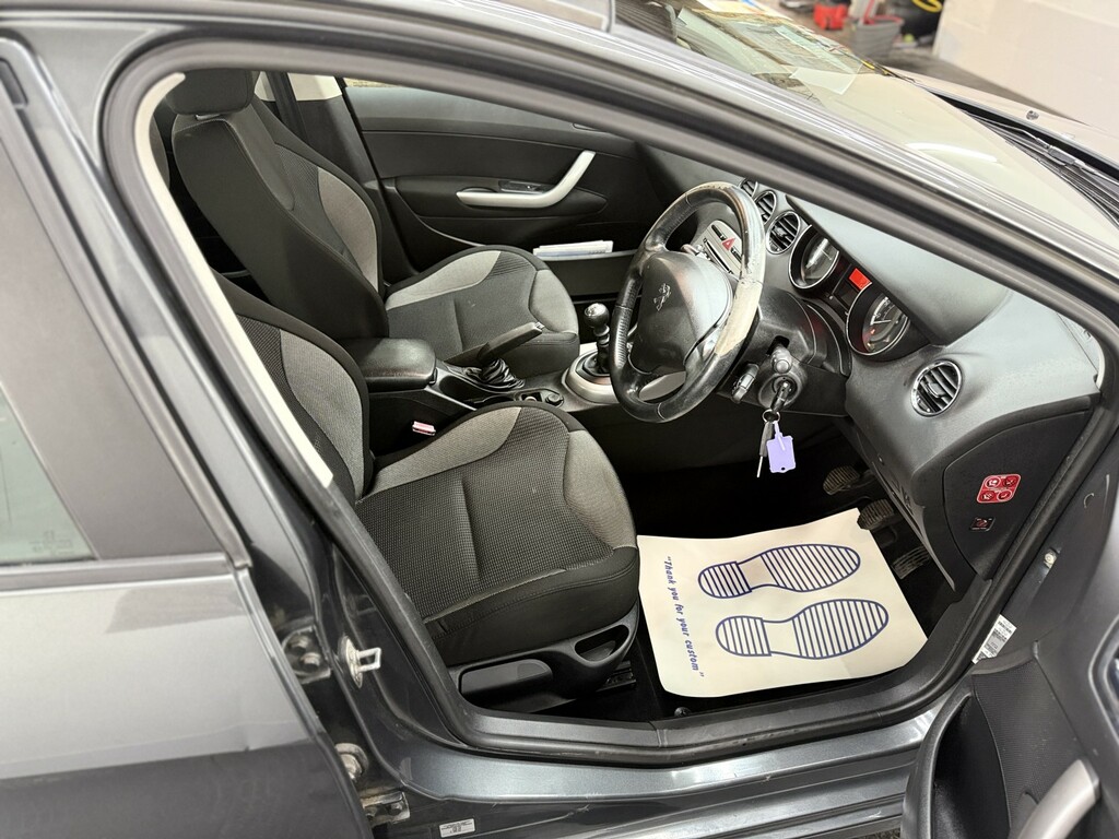 Peugeot 308 Hatchback Red #14