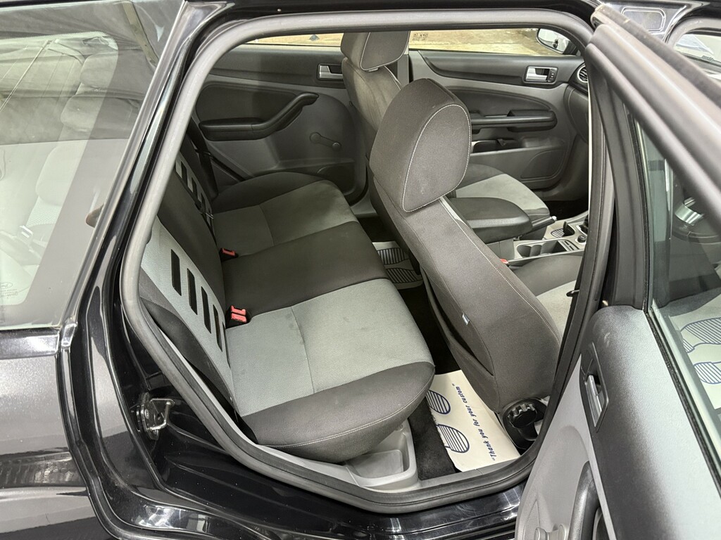 Ford Focus 1.8 Zetec Silver Hatchback U994 Silver #15