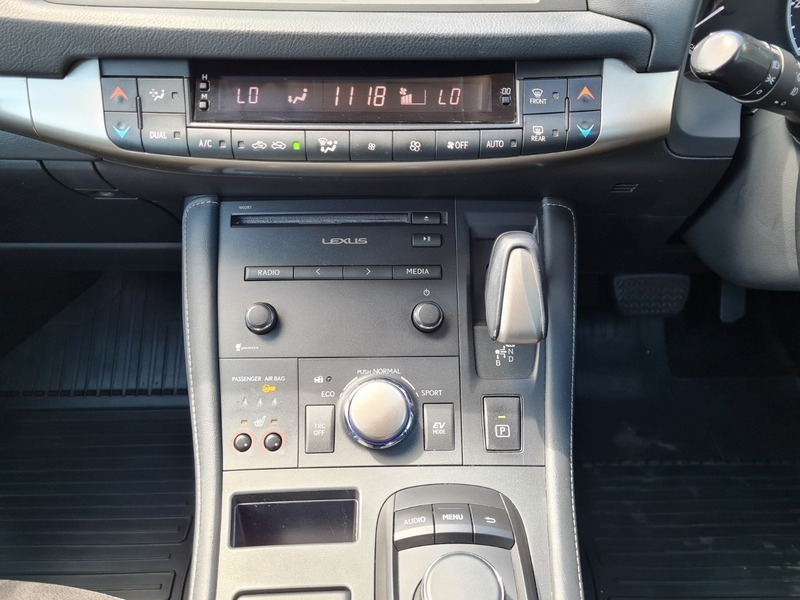 Lexus CT Hatchback 1.8 200H Premier 201565 Silver #21
