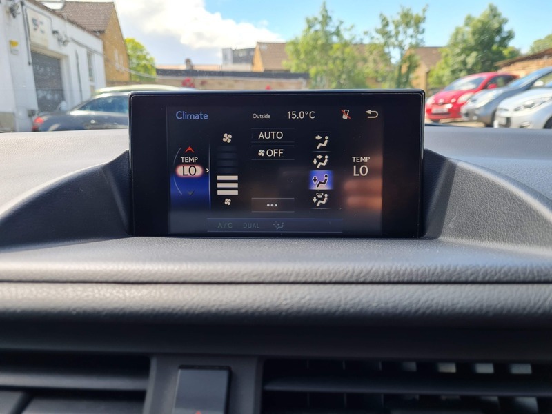 Lexus CT Hatchback 1.8 200H Premier 201565 Silver #18