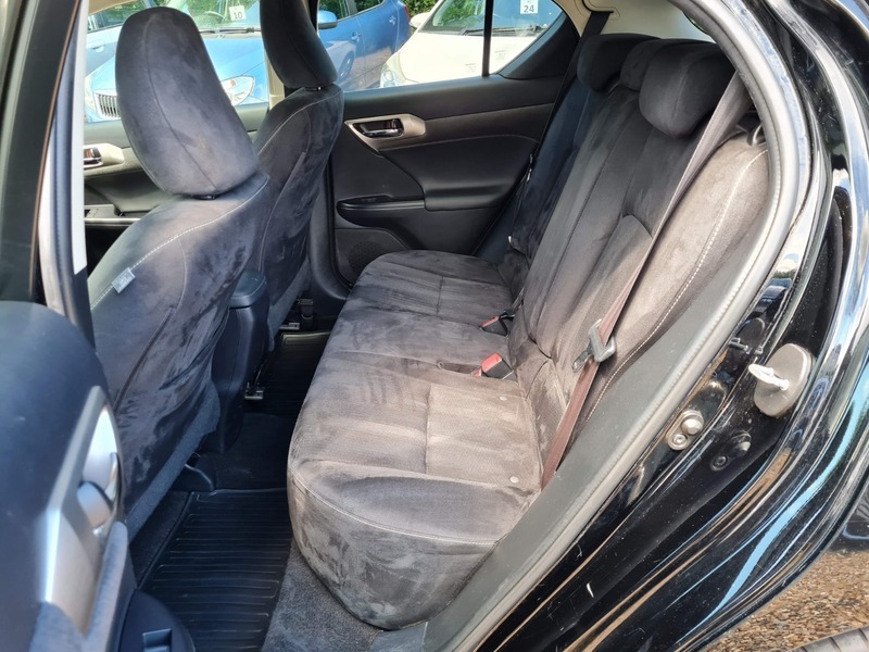 Lexus CT Hatchback 1.8 200H Premier 201565 Silver #28