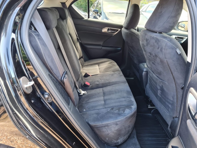 Lexus CT Hatchback 1.8 200H Premier 201565 Silver #29