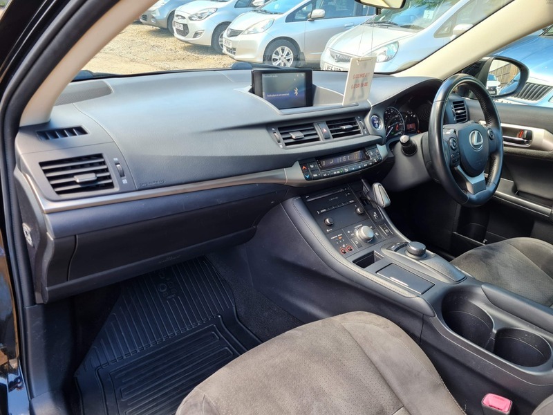 Lexus CT Hatchback 1.8 200H Premier 201565 Silver #10