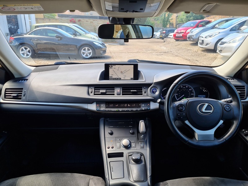 Lexus CT Hatchback 1.8 200H Premier 201565 Silver #11