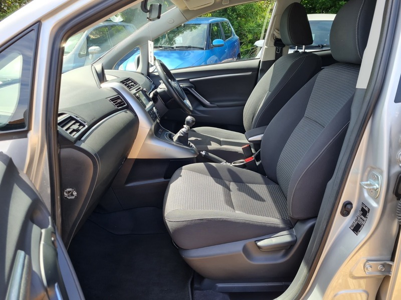 Toyota Verso 1.6 D-4d Excel 110 Bhp White #24