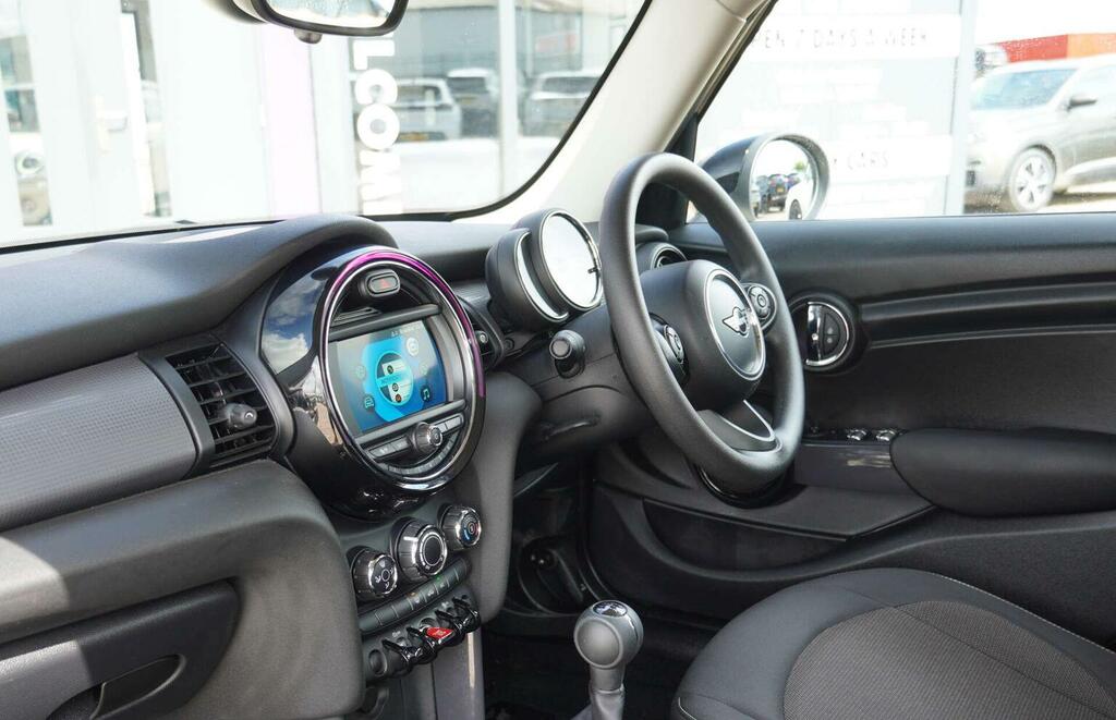 Mini Hatch 1.5 Cooper Classic Euro 6 Ss EG19PGO White #2