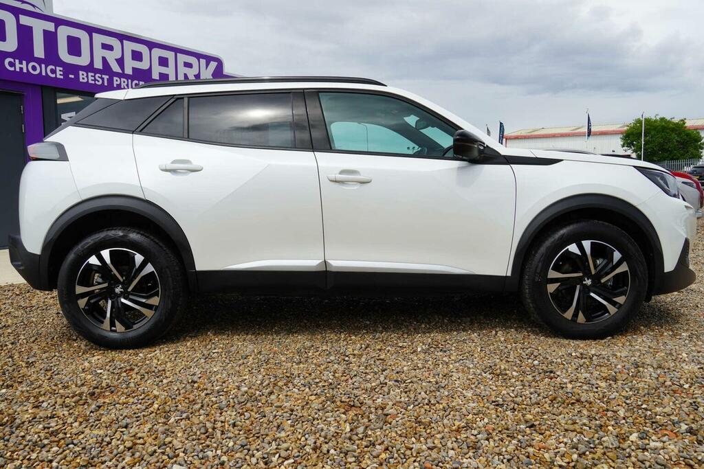 Peugeot 2008 1.2 Puretech Allure Premium Euro 6 Ss NV73UZC White #5