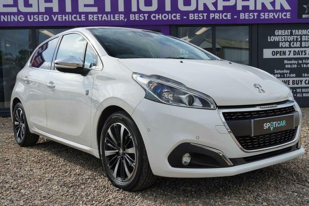 Peugeot 208 1.2 Puretech Tech Edition Euro 6 Ss KV19EYA White #4