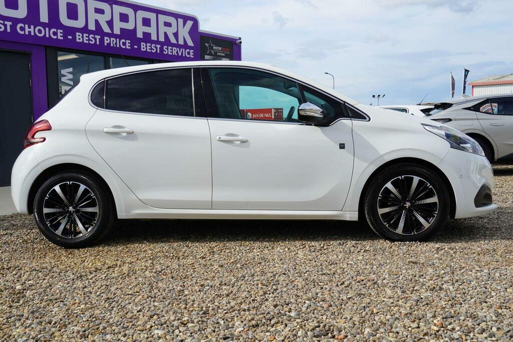 Peugeot 208 1.2 Puretech Tech Edition Euro 6 Ss KV19EYA White #5