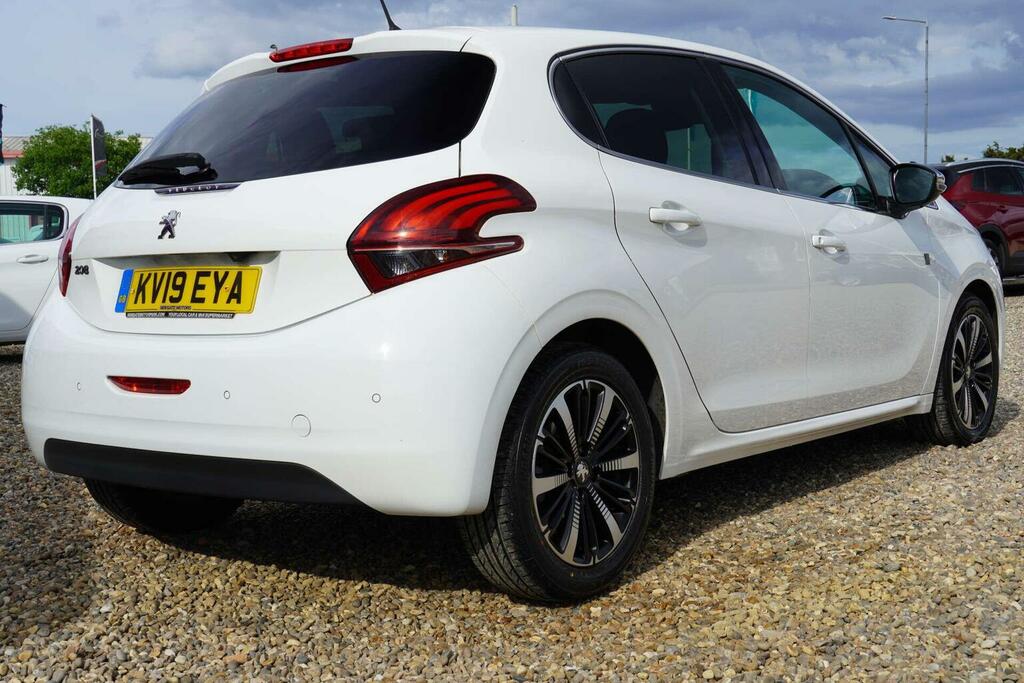 Peugeot 208 1.2 Puretech Tech Edition Euro 6 Ss White