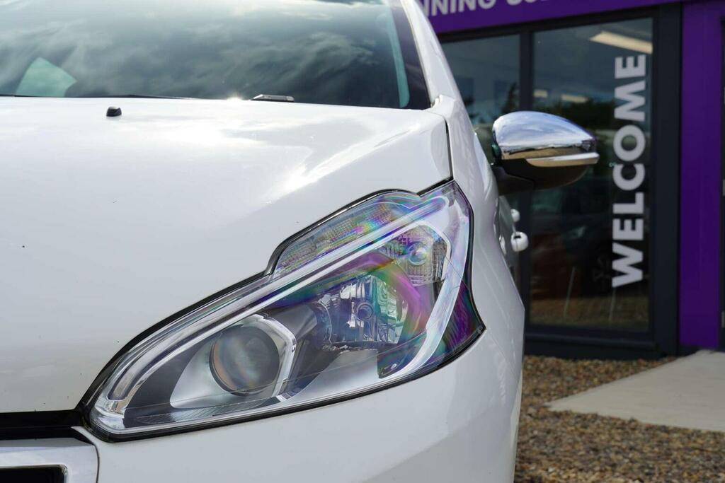 Peugeot 208 1.2 Puretech Tech Edition Euro 6 Ss KV19EYA White #6