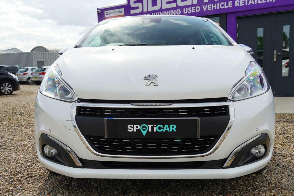 Peugeot 208 1.2 Puretech Tech Edition Euro 6 Ss KV19EYA White #3