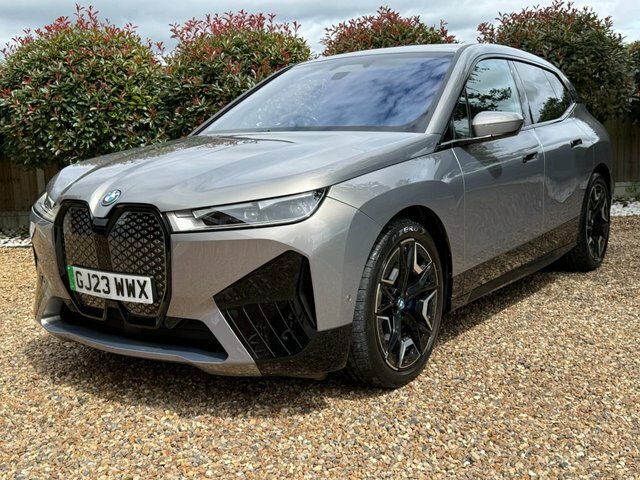 BMW iX 2023 50 111.5 Kwh 11 Kw Charger M Sport Huge Spec Grey #2