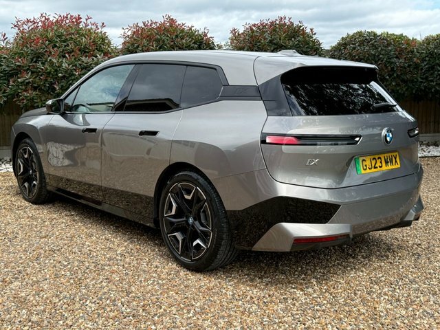 BMW iX 2023 50 111.5 Kwh 11 Kw Charger M Sport Huge Spec Grey #3