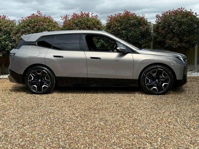 BMW iX 2023 50 111.5 Kwh 11 Kw Charger M Sport Huge Spec Grey #4