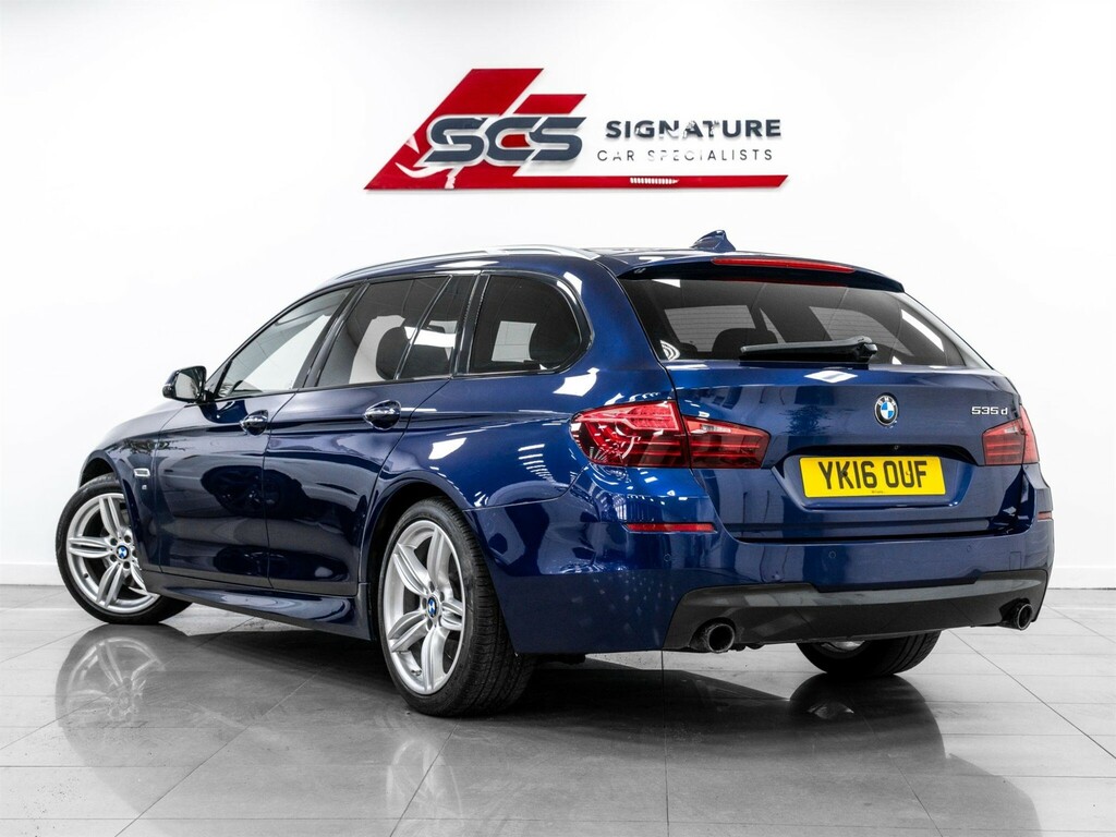 BMW 5 Series Estate Blue #3