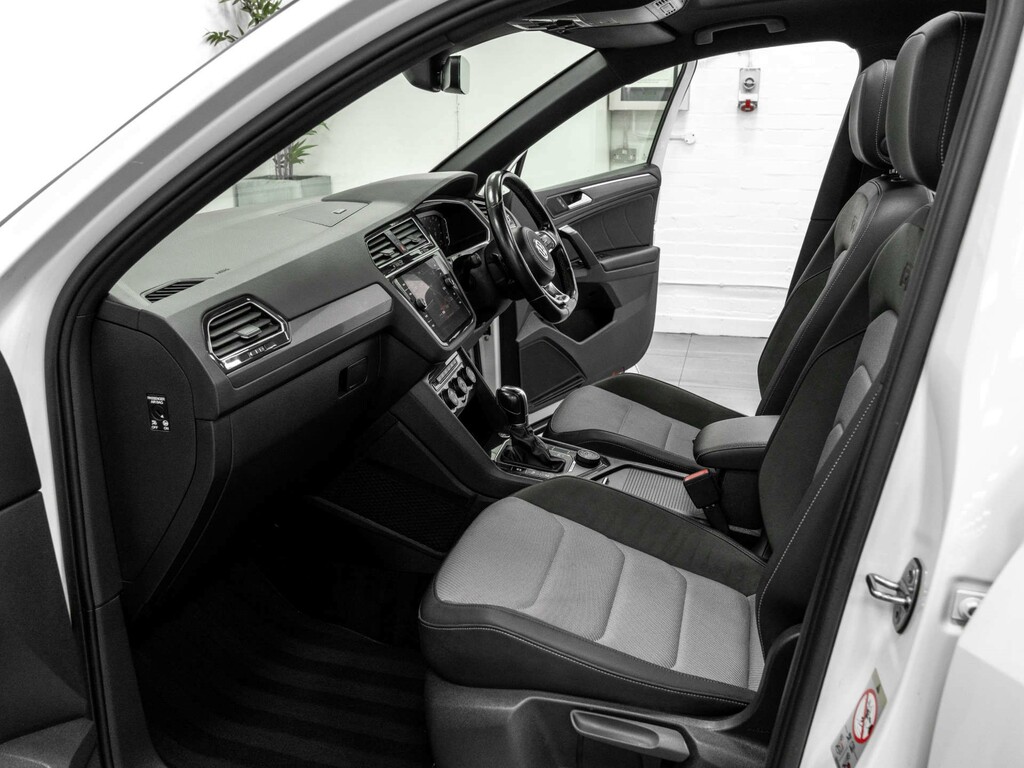 Volkswagen Tiguan  Black #14