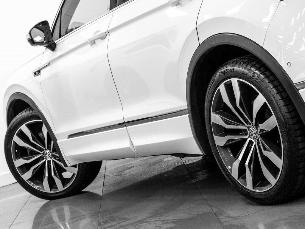 Volkswagen Tiguan  Black #11