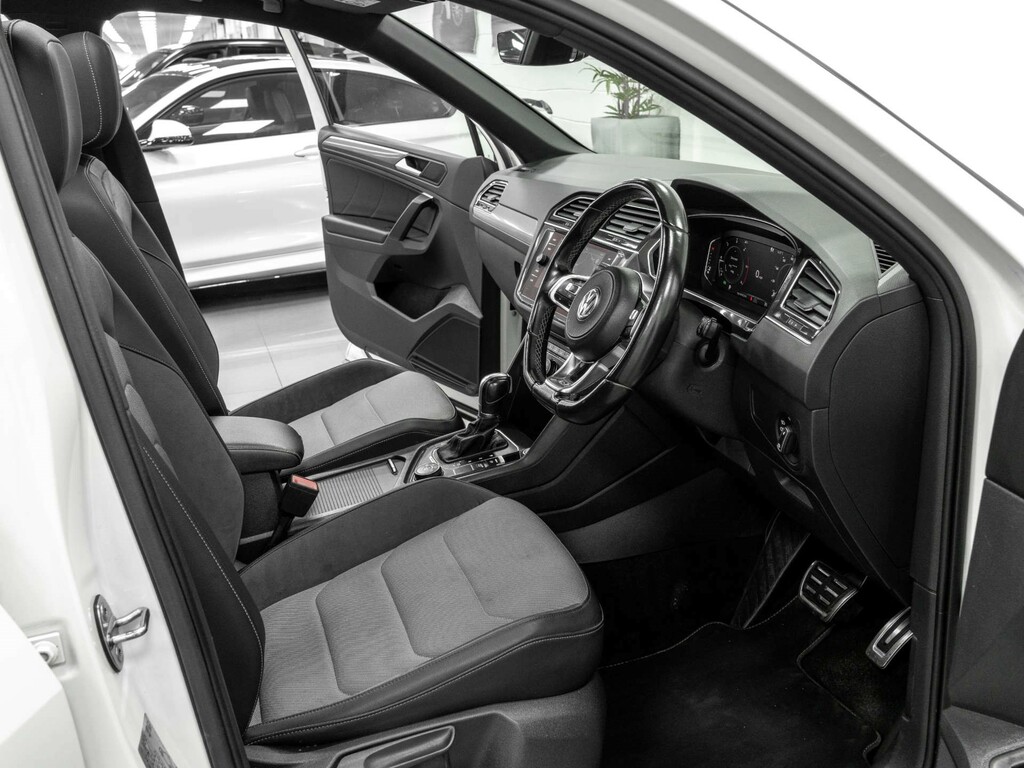 Volkswagen Tiguan  Black #13
