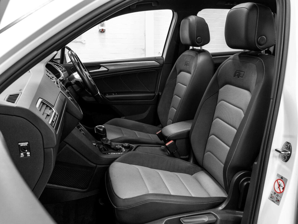 Volkswagen Tiguan  Black #20