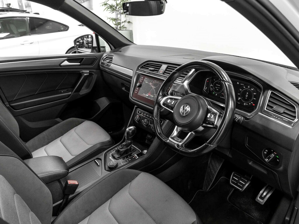 Volkswagen Tiguan  Black #16