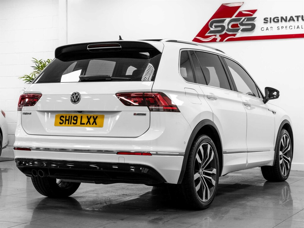 Volkswagen Tiguan  Black #4