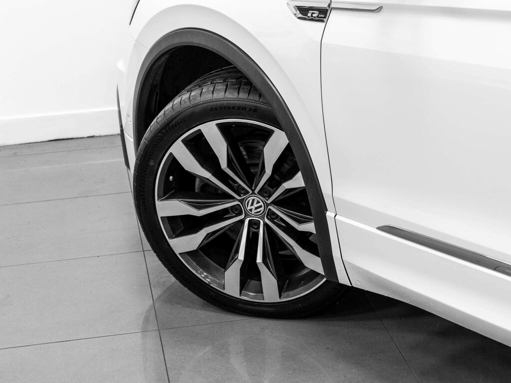 Volkswagen Tiguan  Black #12