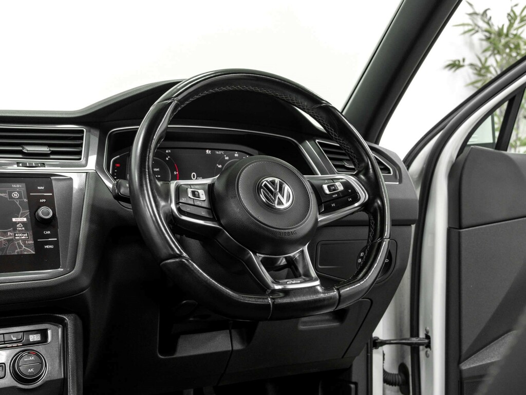 Volkswagen Tiguan  Black #19