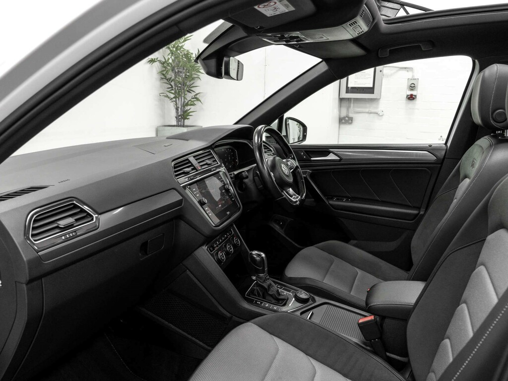 Volkswagen Tiguan  Black #17
