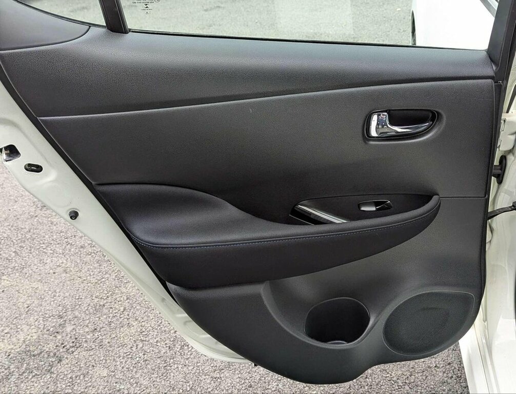 Nissan Leaf Hatchback Grey #18