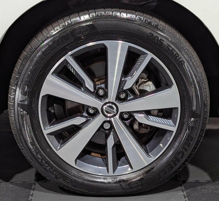 Nissan Leaf Hatchback Grey #35